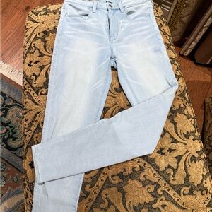 American Eagle Outfitters Light Wash Skinny Jeans